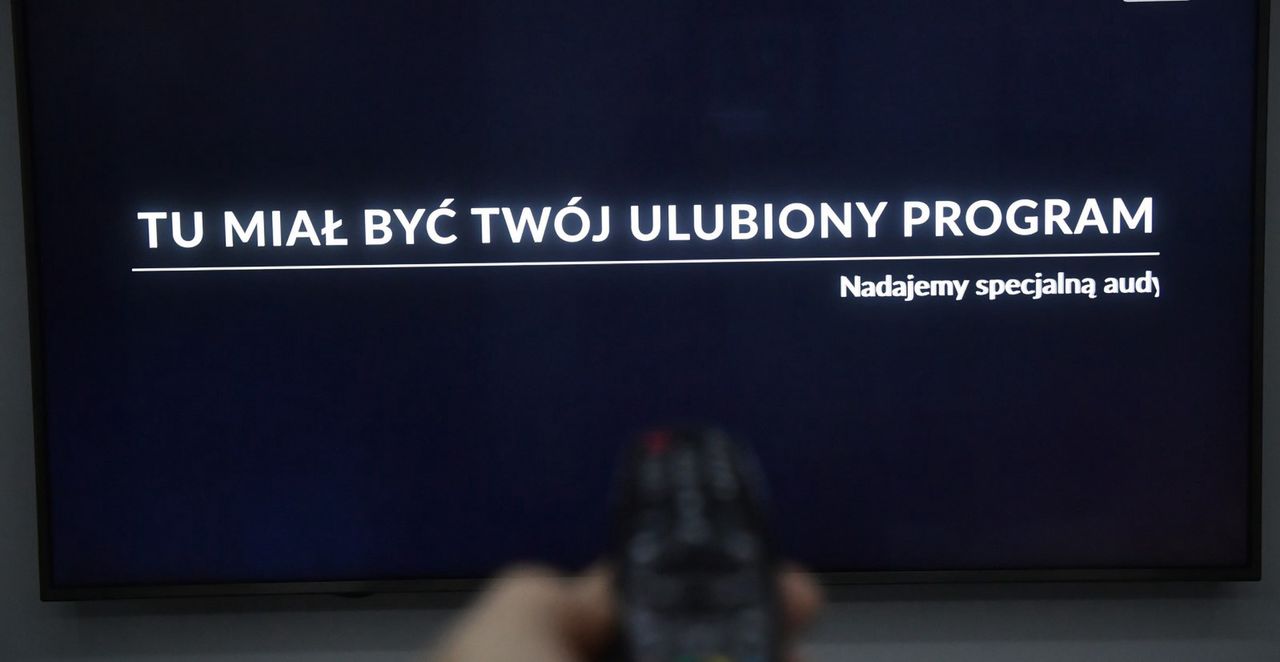 Media bez wyboru. Więcej ludzi oglądało czarną planszę na TVN24 niż TV Republikę