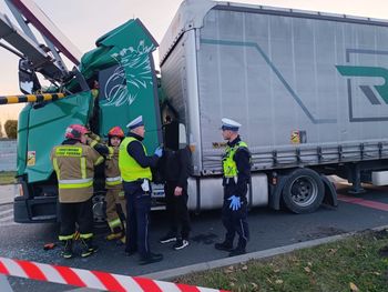 Lublin: Kierowca nie zauważył ograniczenia i staranował bramownicę