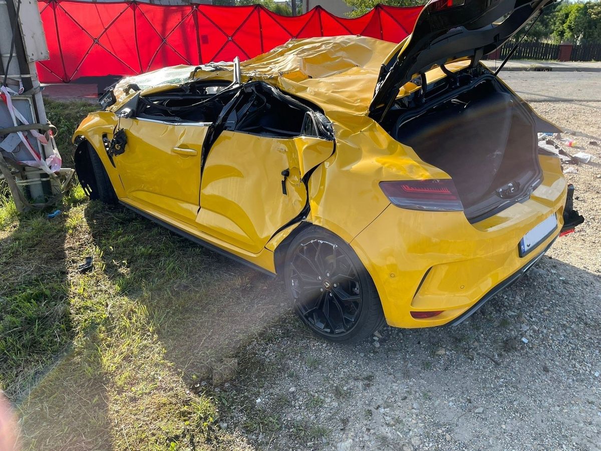 Zniszczone auto po wypadku