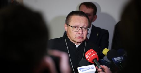 Ataki na kard. Rysia. Jest oświadczenie w jego obronie