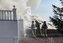 Strażacy walczą z pożarem sali bankietowej w Markach pod Warszawą