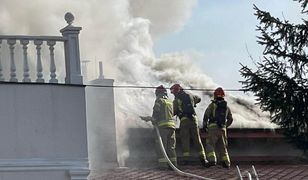 Strażacy walczą z pożarem sali bankietowej w Markach pod Warszawą