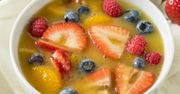 Zupa owocowa. Letni smak dzieciństwa pełen witamin na talerzu