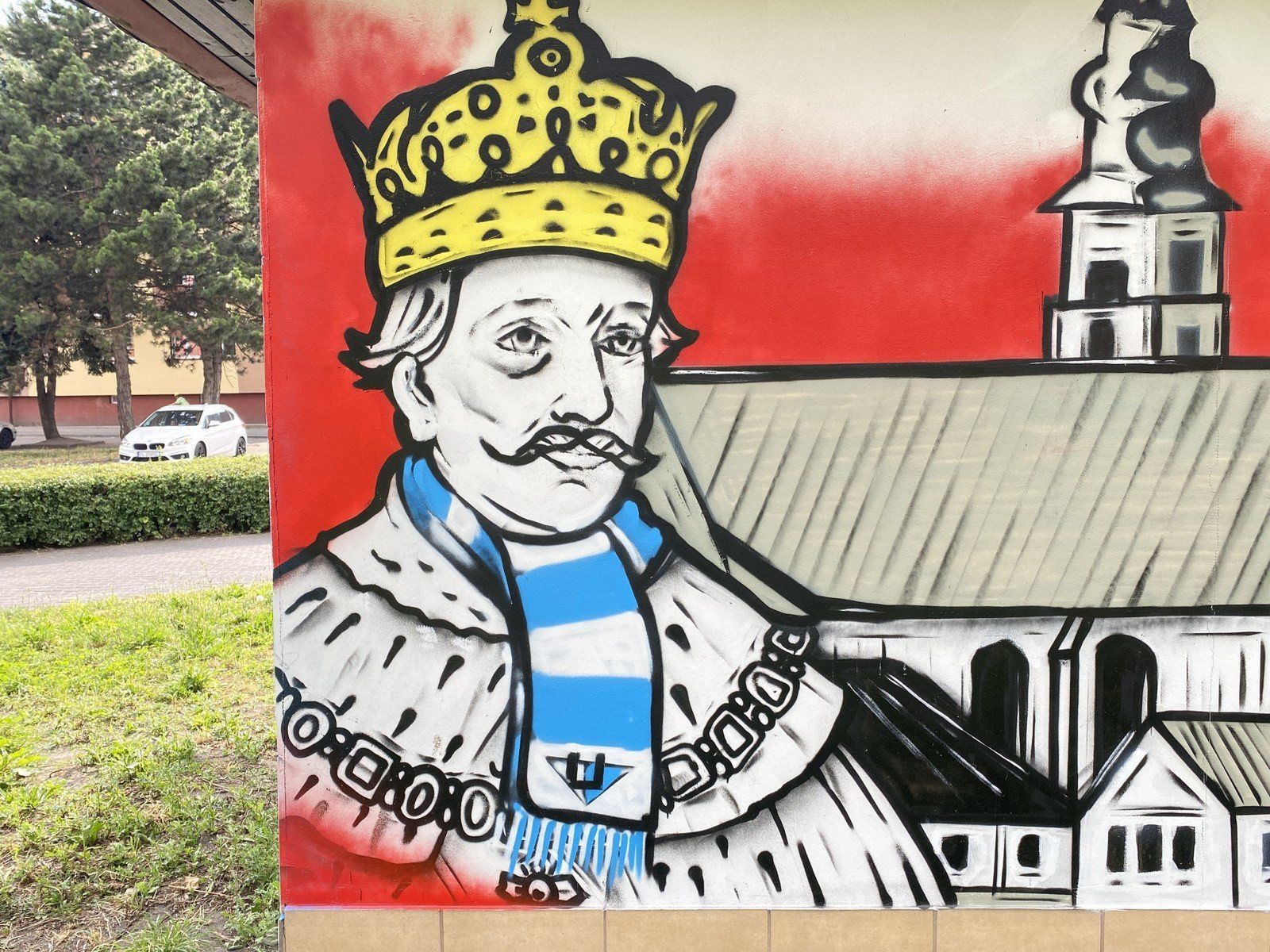 Król Stanisław Leszczyński w klubowym szaliku Unii Leszno