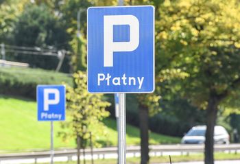 Strzeżony parking przy ulicy Górniczej w Legnicy tylko do końca maja. Co na to mieszkańcy?