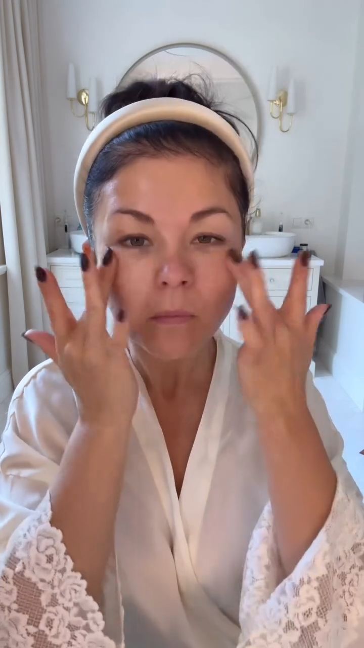Katarzyna Cichopek robi poranny makijaż