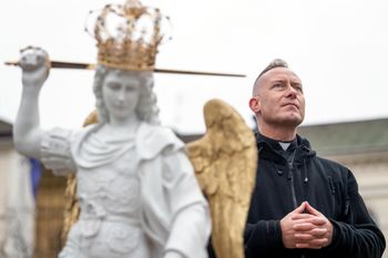 Prokuratura umorzyła sprawę ks. Dominika Chmielewskiego. Brak znamion przestępstwa