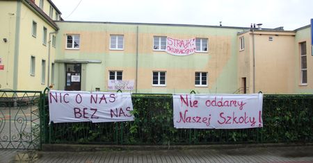 Powrót do szkoły. Awantura w Sosnówce. Strajk okupacyjny rodziców