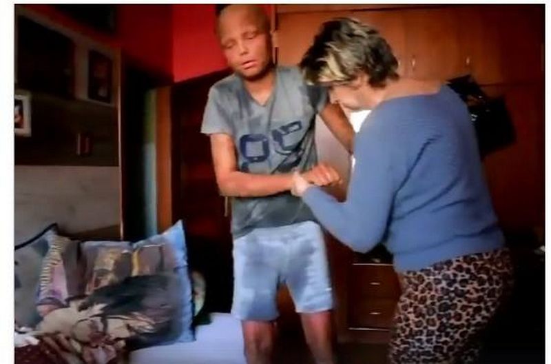 Adam ma też problemy z chodzeniem