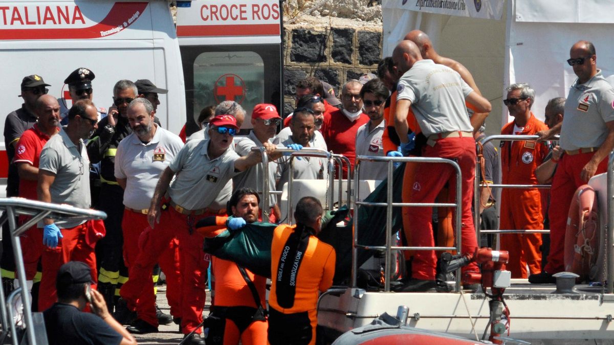 Temporary
Divers of the Vigili del Fuoco, the Italian Corps. of Firefighters carry the body of the last missing person at Porticello harbor near Palermo, on August 23, 2024, four days after the British-flagged luxury yacht Bayesian sank. Divers searching a sunken superyacht off Sicily for UK tech tycoon Mike Lynch's teenage daughter found a body, a coastguard official told AFP. Lynch's daughter Hannah, 18, had been the last person missing after his family's luxury yacht sank off the Italian island killing the businessman and five others. The Bayesian, which had 22 people aboard including 10 crew, was anchored some 700 metres from port before dawn when it was struck by a waterspout. (Photo by Alessandro FUCARINI / AFP)
ALESSANDRO FUCARINI