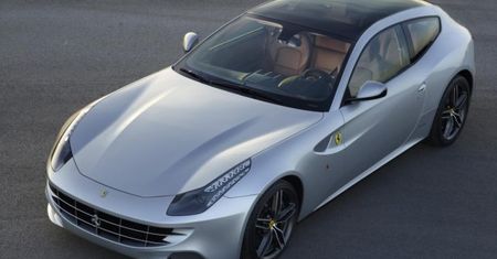 Ferrari FF z pełnym szklanym dachem