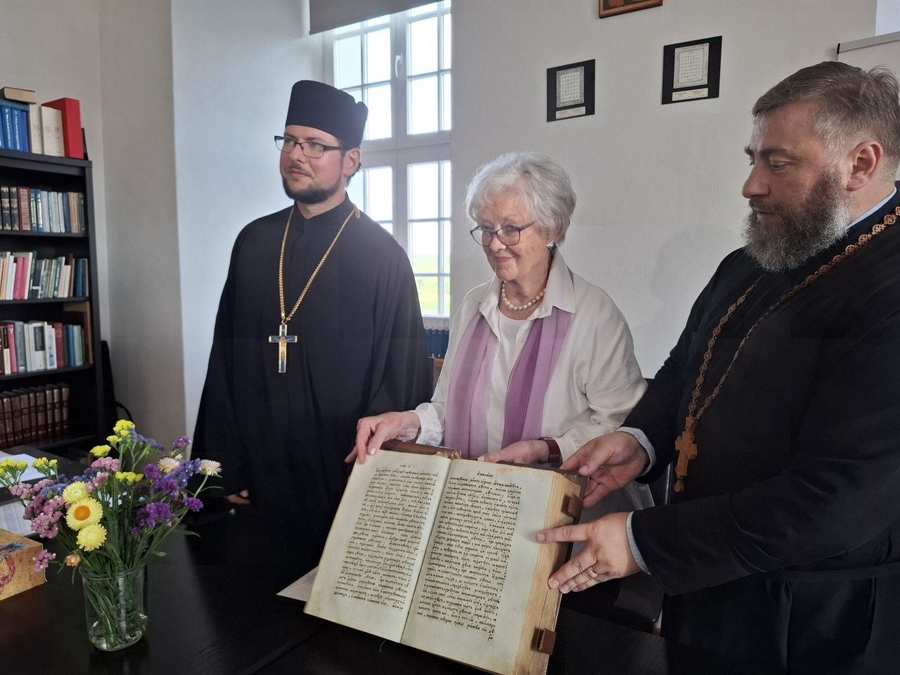 Supraśl: Uroczystość w Akademii Supraskiej. Bezcenna księga z 1791 roku wróciła do Supraśla po blisko 230 latach