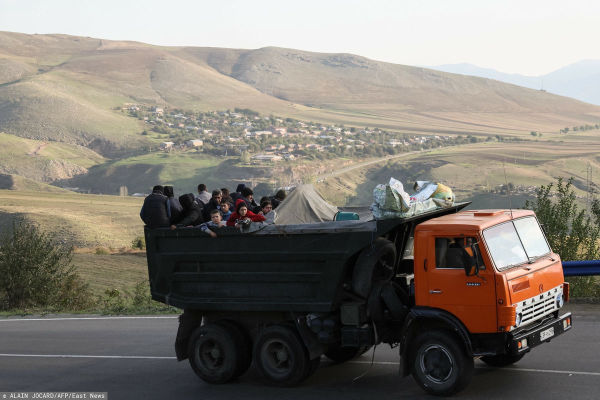 Ludzie uciekają z Górskiego Karabachu do Armenii