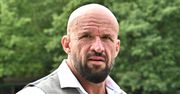 Tomasz Oświeciński o relacji z rodzicami szczerze jak nigdy. "Jak się zamknęła krata"
