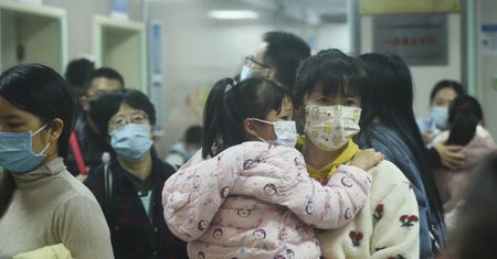 Tajemnicza epidemia? Pierwsze zgony w Chinach. Szpitale przepełnione