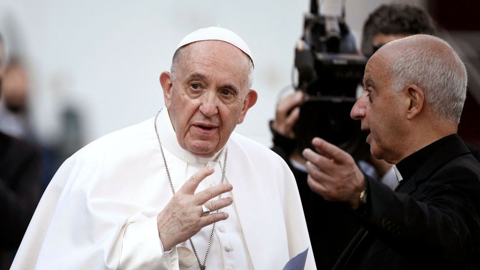 arch45
Pope Francis arrives to lead the last prayer of the global prayer marathon for the entire month of May, praying for the end to the pandemic, in the Vatican gardens on May 31, 2021. (Photo by Filippo MONTEFORTE / AFP)
FILIPPO MONTEFORTE