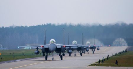 Amerykanie wysłali myśliwce F-15 do Polski. Mają "rozpocząć operacje odstraszania"