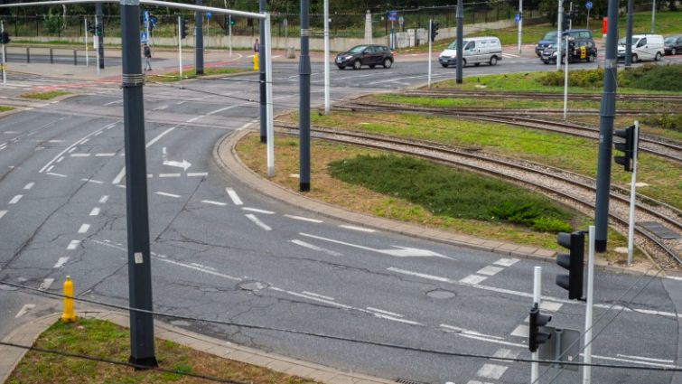 Warszawa. Rondo Żab od piątku będzie częściowo wyłączone z ruchu. Rozpoczyna się wymiana nawierzchni