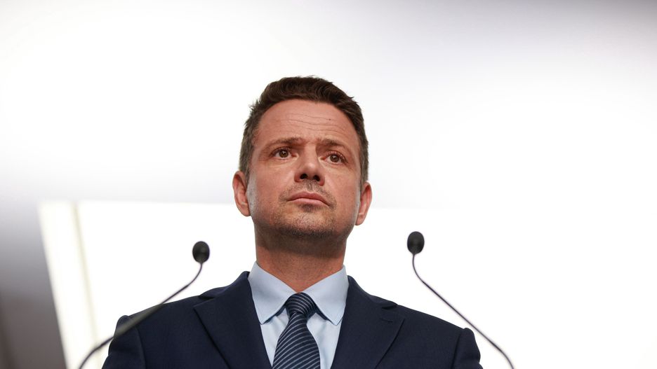 Warszawa, 22.06.2020. Wybory prezydenckie 2020. Prezydent Warszawy, kandydat KO w wyborach prezydenckich Rafał Trzaskowski podczas konferencji prasowej po spotkaniu w Warszawie, 22 bm. z przedstawicielami zwišzków zawodowych OPZZ oraz zwišzkiem pracowników LOT i przedstawicielami ZZ pielęgniarek. (aldg) PAP/Mateusz Marek