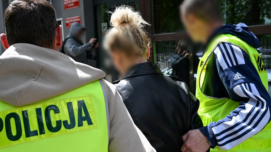 doprowadzenie zatrzymanych ws. śmierci 3-letniej dziewczynki