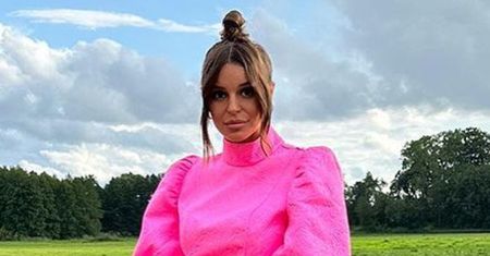 Paulina Rzeźniczak samotnie pozuje na weselu przyjaciół. Jakub Rzeźniczak wyjaśnił, dlaczego NIE POJAWIŁ SIĘ na ceremonii (FOTO)