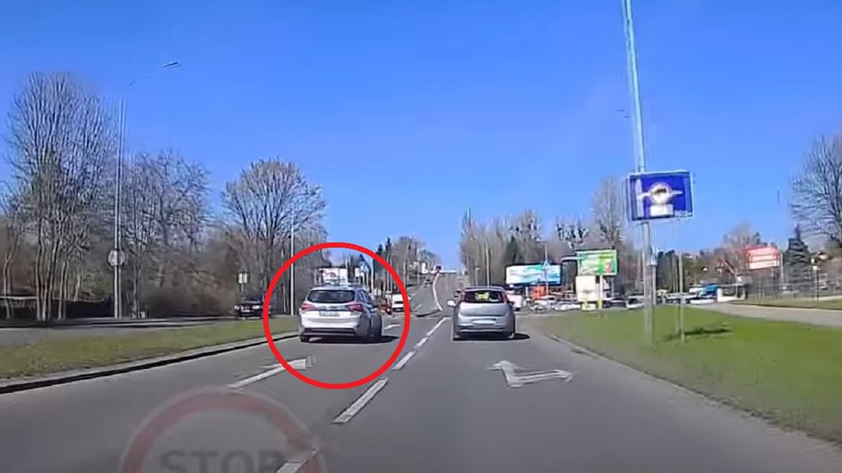 Bardzo groźny manewr wyprzedzania na pasach przez policjanta nie został odpowiednio ukarany.