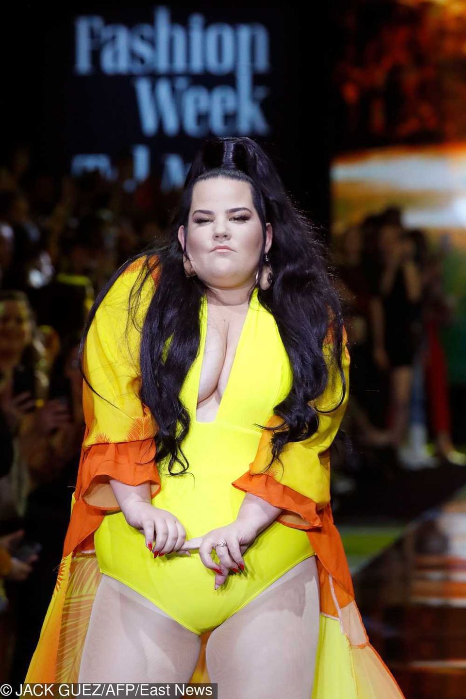 Israeli 2018 Eurovision Song Contest winner Netta Barzilai (C) presents a creation by Israeli designer Bananhot during the Tel Aviv Fashion Week, on March 12, 2019 in the coastal city of Tel Aviv. (Photo by JACK GUEZ / AFP)