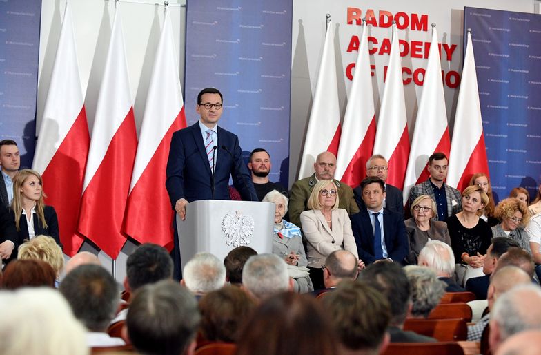 Mateusz Morawiecki w czasie przemówienia w Radomiu.