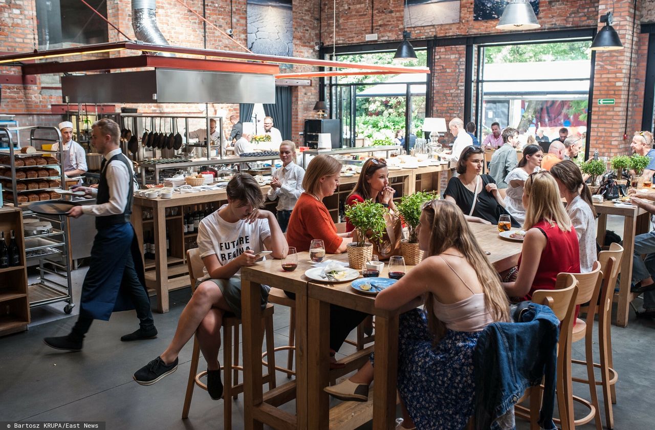 Woda serwowana jak wino. Nowy zawód w restauracjach: hydrosommelier
