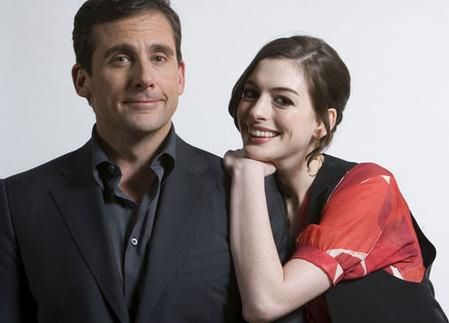 Anne Hathaway i Steve Carell dorwą Smarta