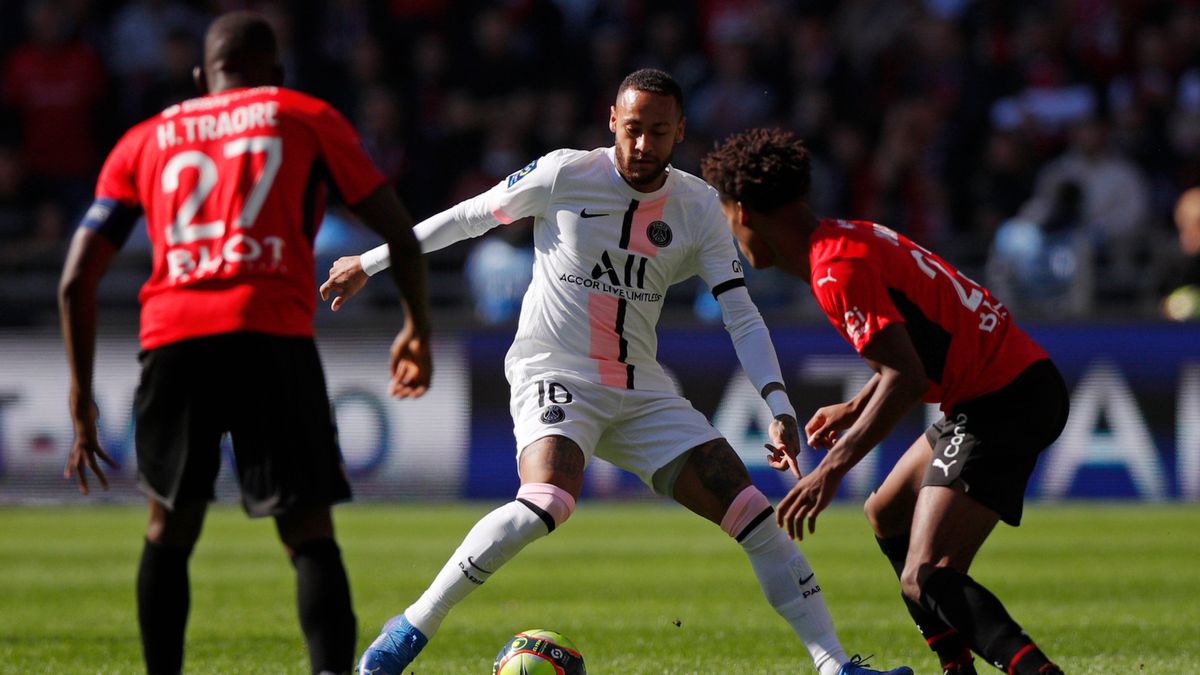 PAP/EPA / YOAN VALAT  / Na zdjęciu: Neymar (w środku)