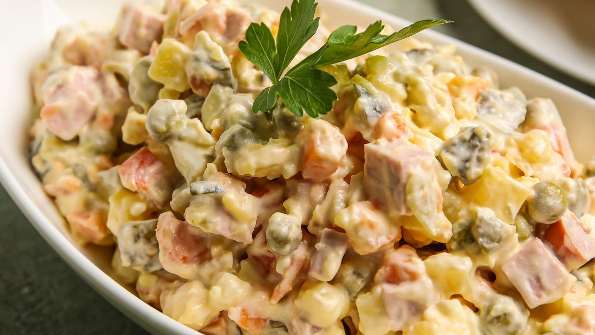 Sałatka wenecka to pyszna wariacja na temat jarzynowej