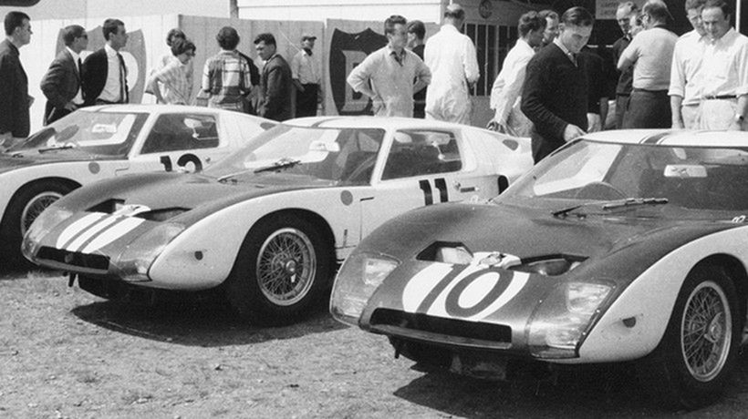 Pierwsze Fordy GT40 startujące w Le Mans w 1964 r.