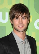 Chace Crawford na tylnym siedzeniu z Ashley Greene