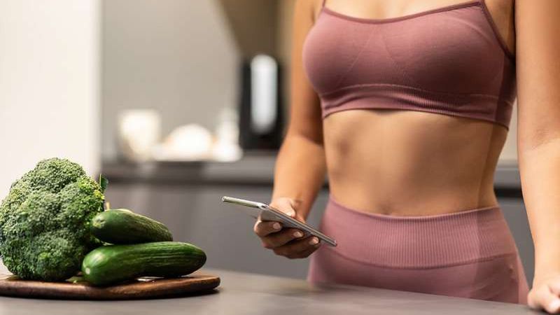 Nadwaga to problem, który dotyka osoby w różnym wieku, zarówno kobiety, jak i mężczyzn.