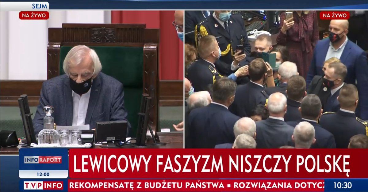 Słynny pasek TVP Info podczas obrad Sejmu z dnia 27.10.2020 r.