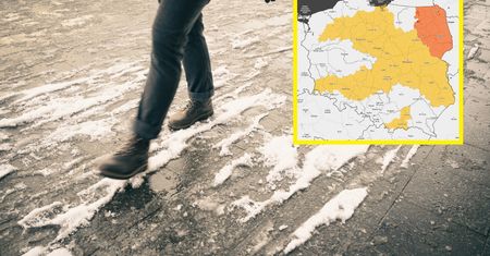 Uwaga piesi i kierowcy. IMGW ostrzega: gęste mgły i oblodzenia w Polsce