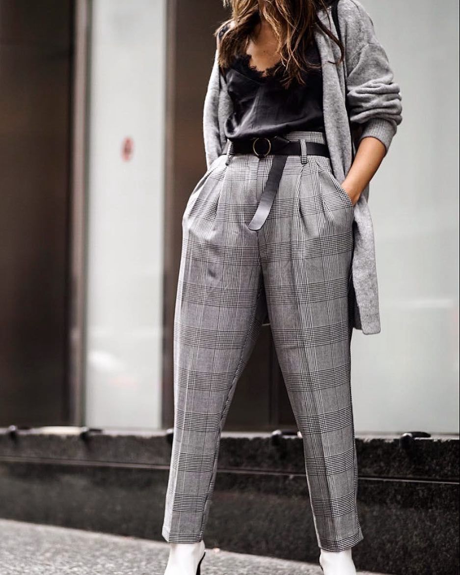 Damskie spodnie w kratę - fason paperbag
Instagram/nordicstylereport