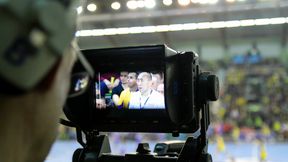 Listopad ze szczypiorniakiem na szklanym ekranie