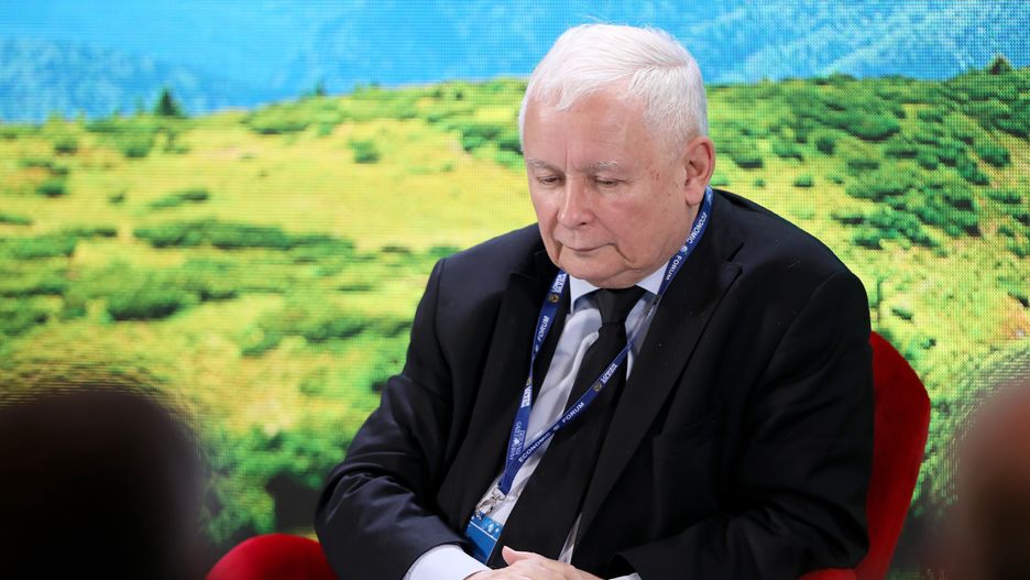 Karpacz, 07.09.2022. Prezes Prawa i Sprawiedliwości Jarosław Kaczyński na panelu "Realizm i wartości w polityce" w trakcie Konferencji Europa Karpat towarzyszącej XXXI Forum Ekonomicznemu w Karpaczu, 7 bm. (aldg) PAP/Tomasz Wiktor