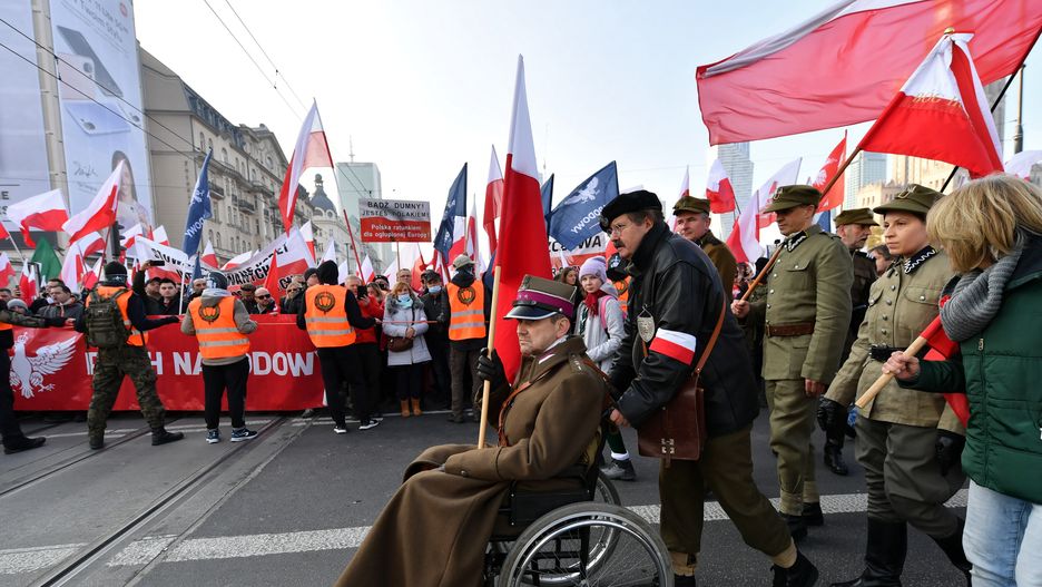 Warszawa, 11.11.2021. Uczestnicy Marszu Niepodległości, 11 bm. w Warszawie. Marsz pod hasłem �Niepodległość nie na sprzedaż� przechodzi ulicami Warszawy w kierunku Stadionu Narodowego. Trwają obchody Święta Niepodległości. (aldg) PAP/Piotr Nowak