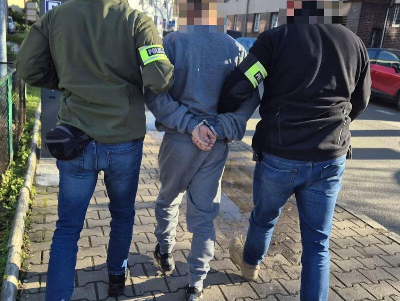 Dolnośląskie: 19 i 21-latek zatrzymani na gorącym uczynku. Oszukiwali seniorów w całej Polsce