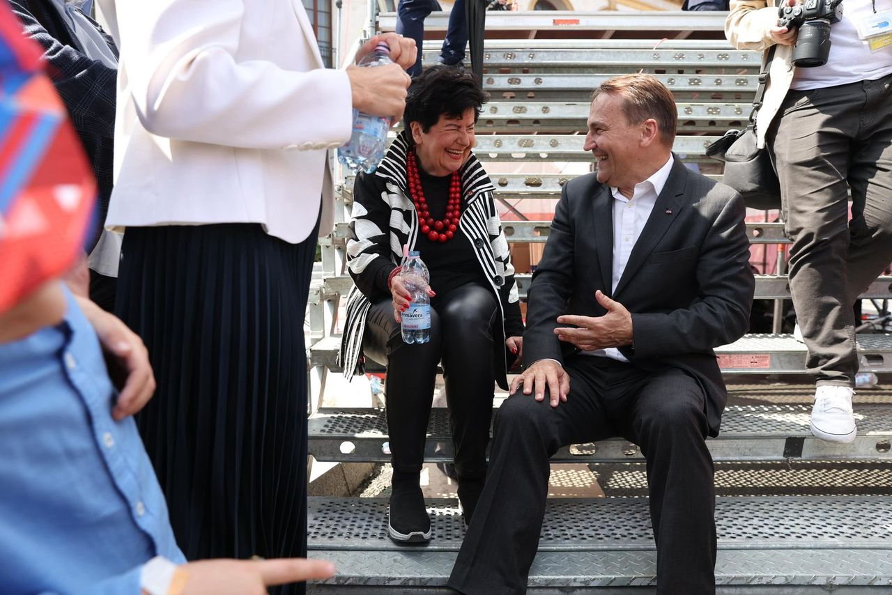 Zdjęcie z marszu podbija sieć. "Ponad podziałami"