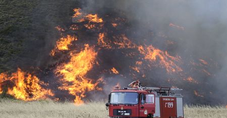 Grecja. 10-kilometrowy pas ognia. Są 54 nowe pożary