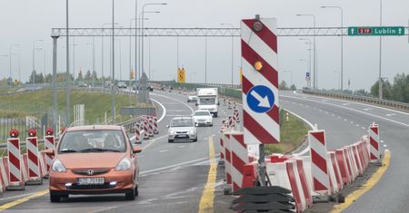 Spektakularna operacja na budowie drogi S19. "Karpatka" obraca się o 180 stopni