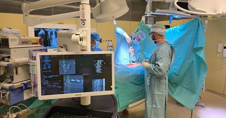 Pionierskie operacje kręgosłupa w Zakopanem. "Krok milowy"
