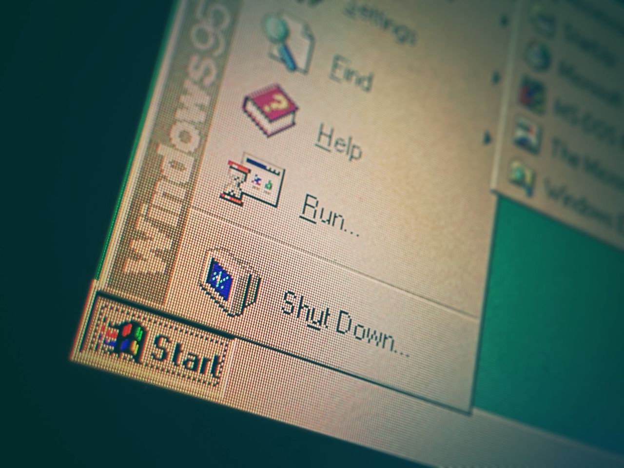 Odkryto easter egg w Office pamiętającym czasy Windowsa 95 i 98