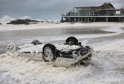 Auto spłynęło do oceanu