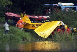 Wyciągnęli z jeziora awionetkę