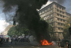 Petardy i płonące opony - manifestacja stoczniowców